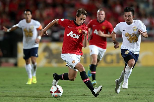 Manchester United starlet Adnan Januzaj has revealed he wants to put pen to paper on a new deal with the English Premier League champions.