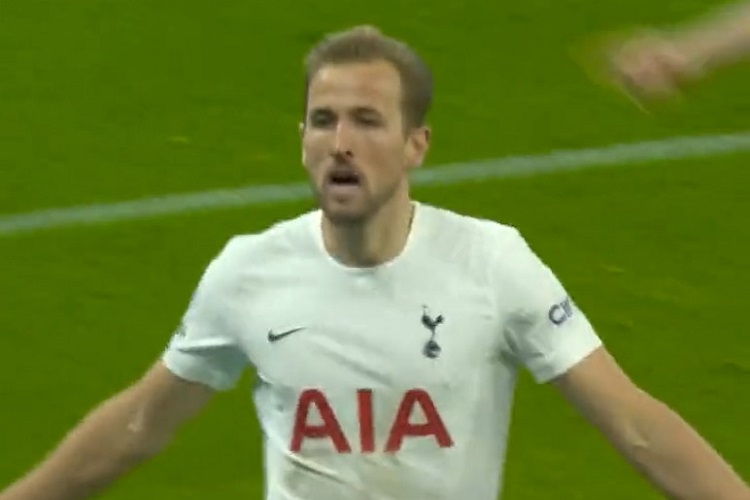 Tottenham Hotspur star Harry Kane strikes late to dent Manchester City title confidence (Video) thumbnail