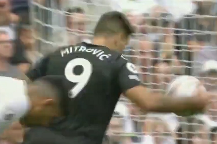 Нападающий «Фулхэма» Александр Митрович забил прекрасный шестой гол в шестом матче Премьер-лиги (Видео)