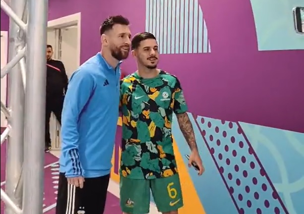 Aussie players await Lionel Messi selfies after Argentina loss (Video)
